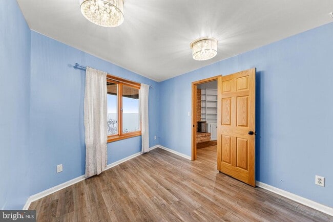 Building Photo - 418 Point Mary Cir