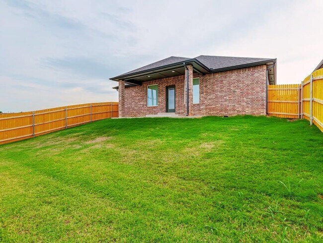 Building Photo - 8225 NW 163rd Ter