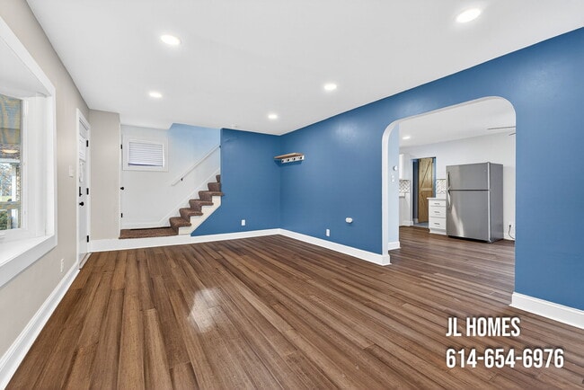 Building Photo - 512 Larcomb Ave