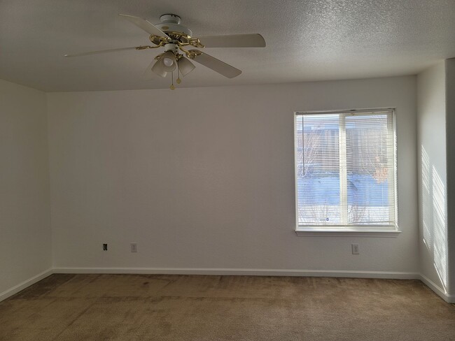 Building Photo - Cute 3 bedroom , 2 bath home on the Fernley Golf Course, $2000 a month, $2100 security deposit