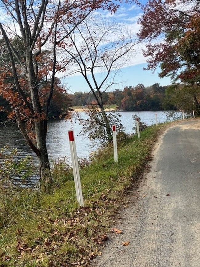 Building Photo - LAKE FRONT PARADISE