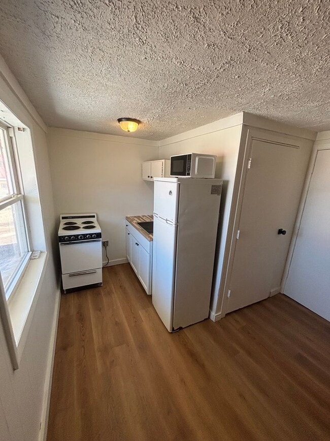 Building Photo - Country Aire