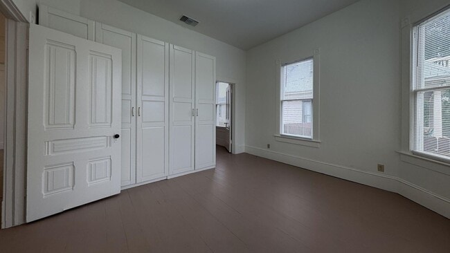 Building Photo - 256 Nordina St