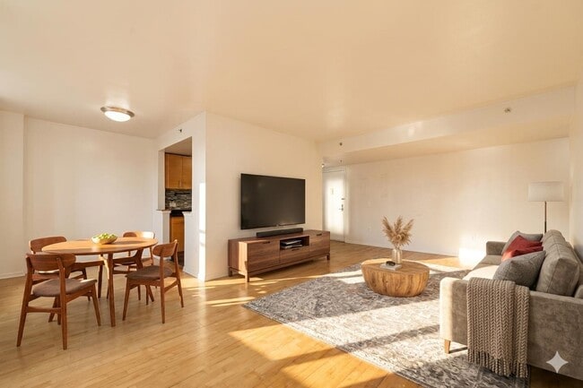 Building Photo - 102 Christopher Columbus Dr