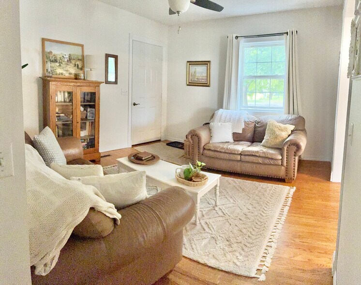 Building Photo - 201 7th St W