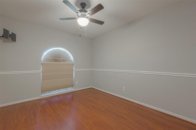 Building Photo - 2919 Pepperwood Dr