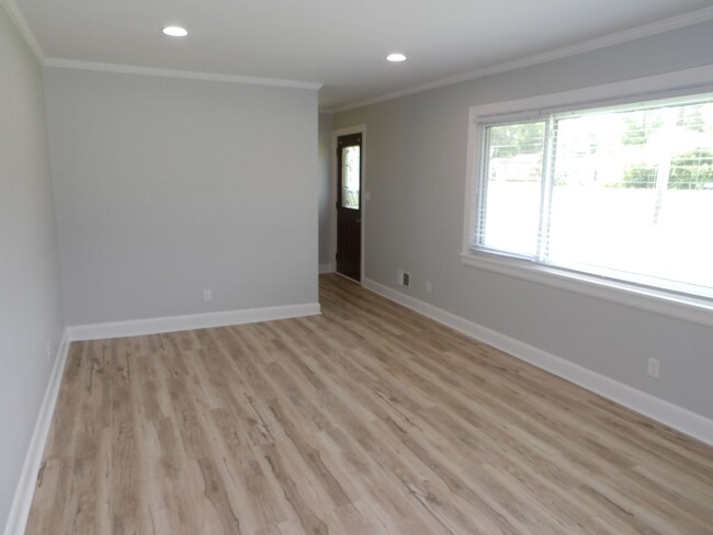Building Photo - 3Bd/2BA   Brick Ranch Home