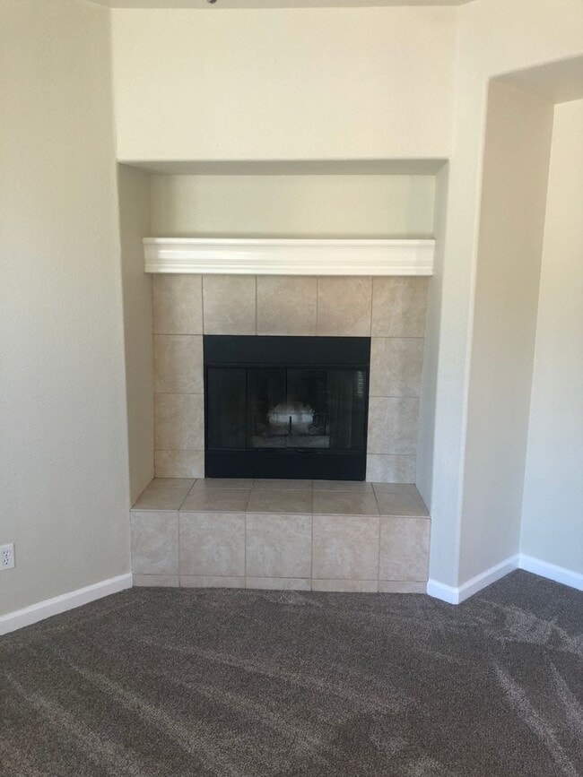 Building Photo - Stunning home in the much desired Dixon ar...