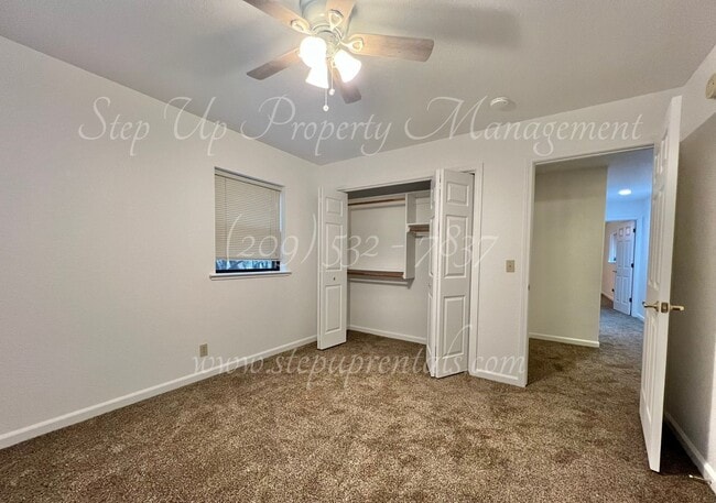 Building Photo - Cozy and Charming 3 Bedroom 2 Bathroom in ...