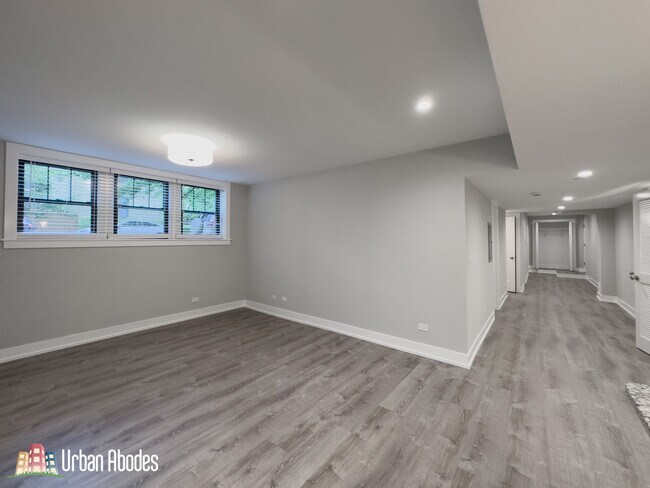 Building Photo - 1000 Crain St