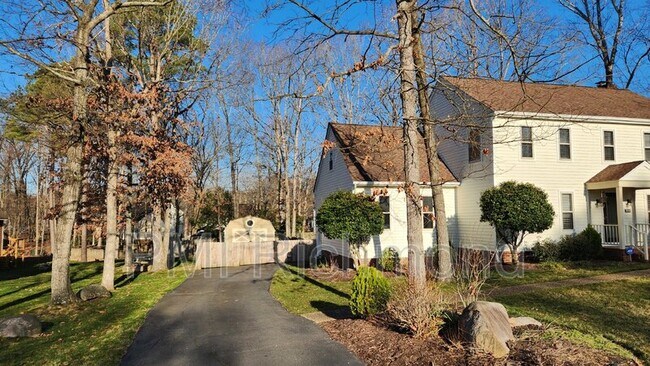 Building Photo - 2018 Cambridge Dr