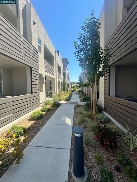 Building Photo - 5601 Linen Ct