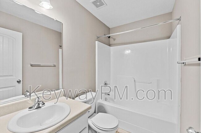 Building Photo - 823 Whispering Willow Ct