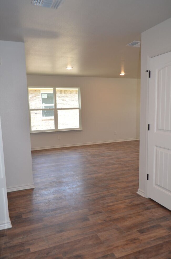 Building Photo - 1826 Castroville Trl