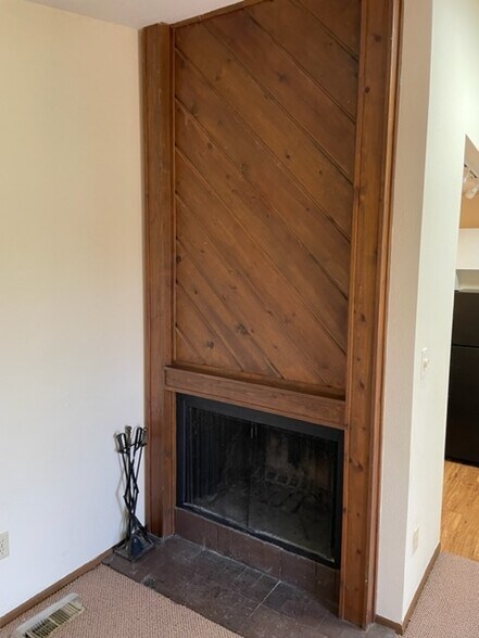 Building Photo - 2100 Fox Hollow Dr
