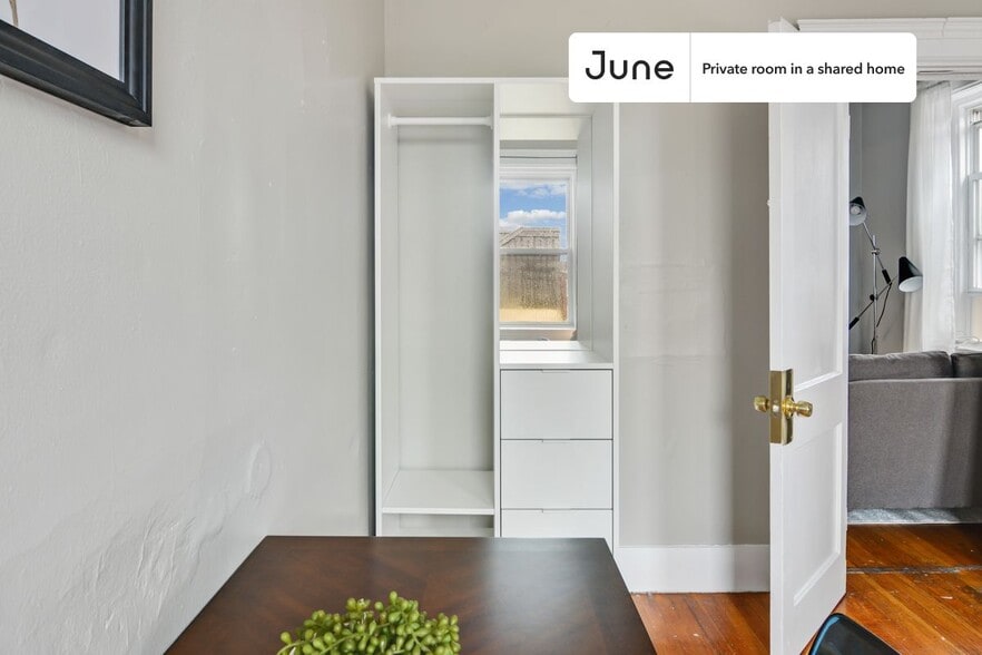 Building Photo - Room in Shared 3 bed/1 bath home