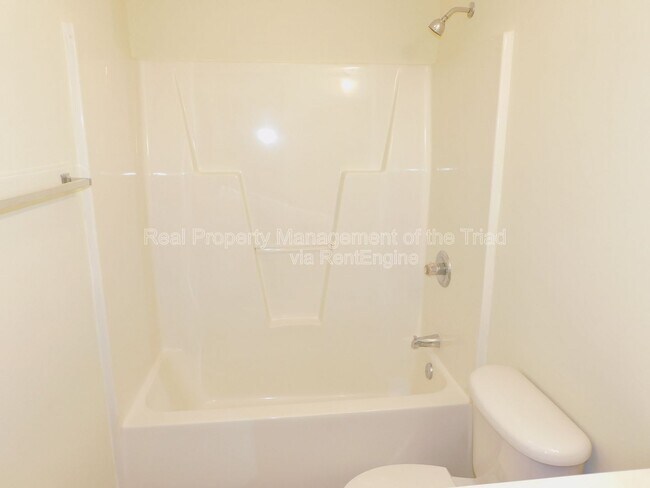 Building Photo - 1856 Oakhurst Park Ln