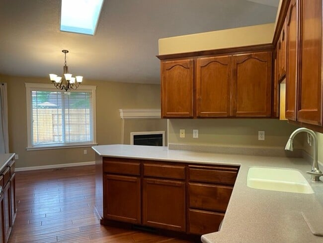 Building Photo - Nice 3 Bedroom 2 Bath home in Central Point