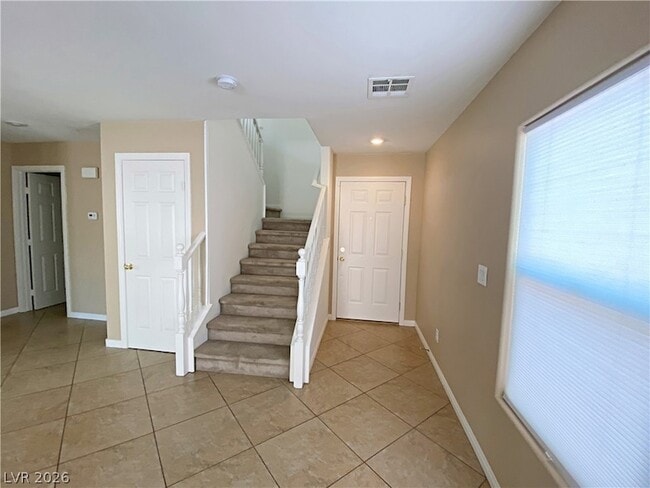 Building Photo - 6496 Robusta Ct