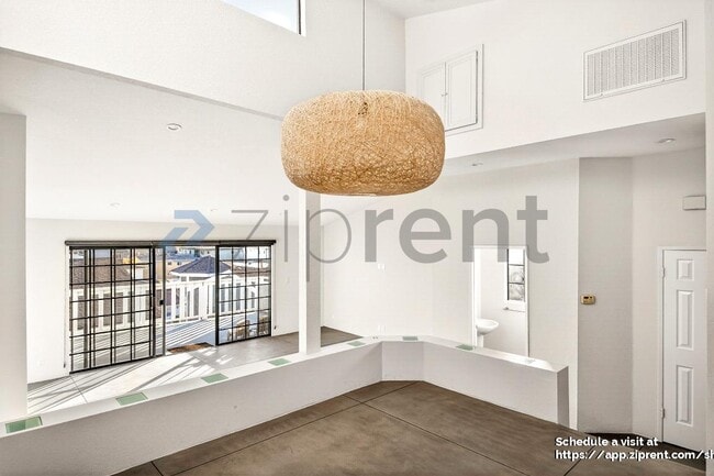 Building Photo - 2021 Carnegie Ln