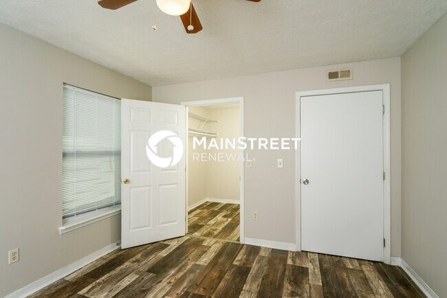 Building Photo - 3 Bedroom Pet-Friendly Home in Louisville,...