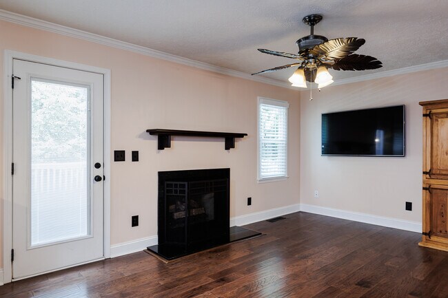 Building Photo - 206 Maumee Ct