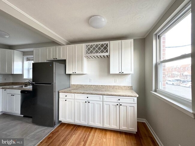 Building Photo - 3746 Genesee Dr