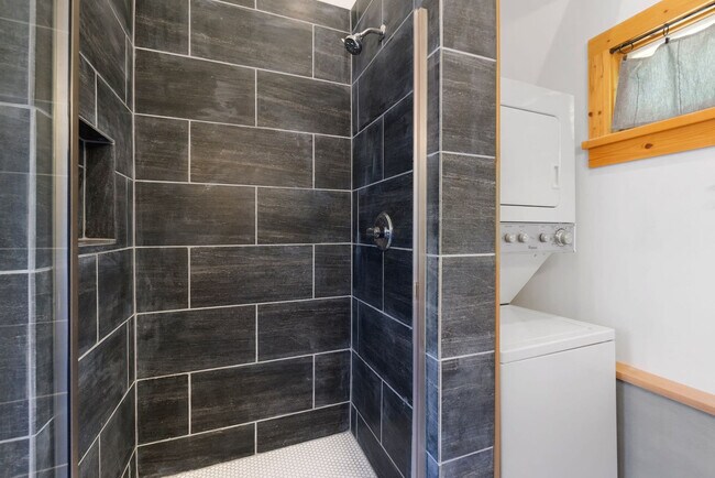 Building Photo - 30 Magnolia Dr