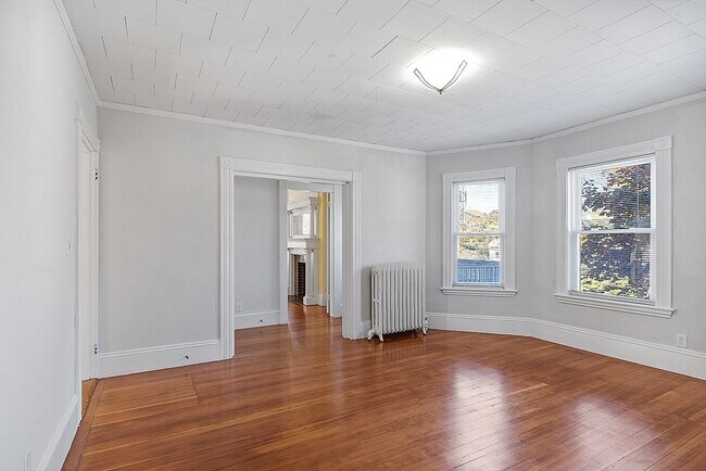 Building Photo - 733 Hale St