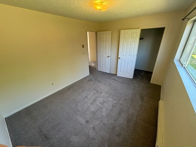 Building Photo - 1111 Eric Ct