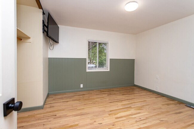 Building Photo - 1005 Norwood Ave