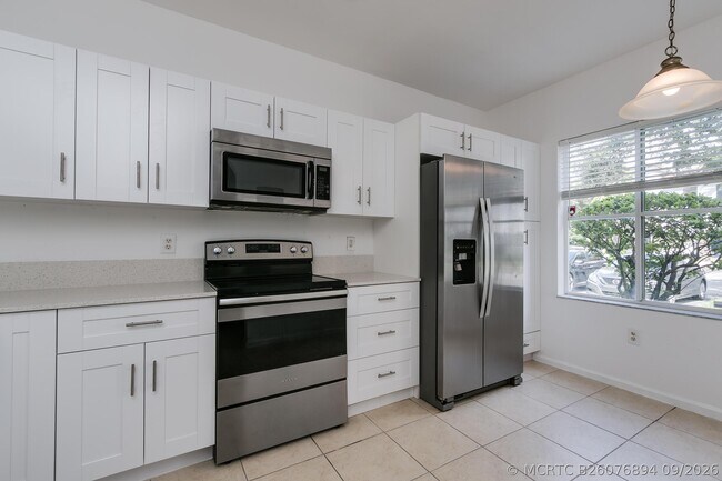 Building Photo - 2830 SW 82nd Ave