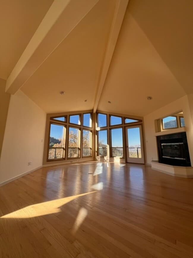 Building Photo - STUNNING VIEWS from this 3 bedroom, 2 bath home | Available end of February