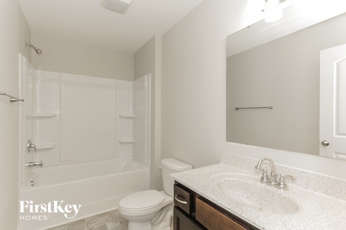 Building Photo - 10226 Holly Park Dr