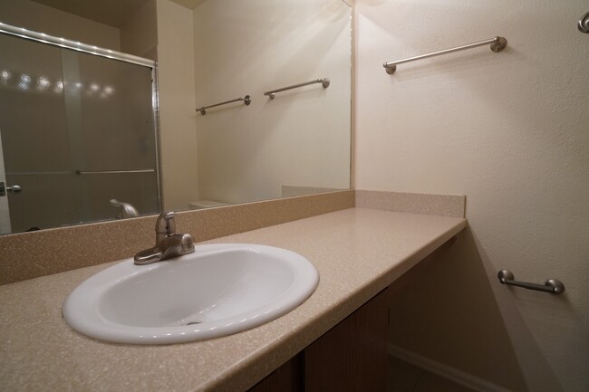 Building Photo - 844 Tenderfoot Hill Rd