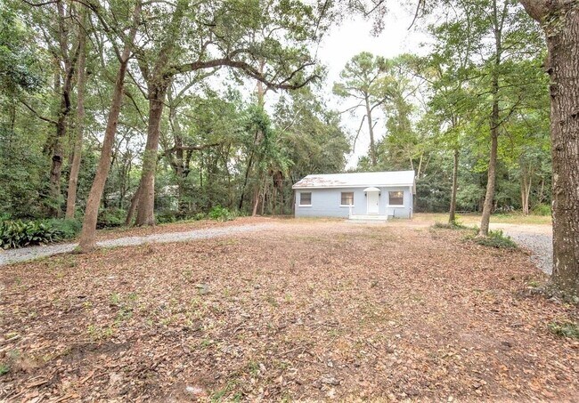Building Photo - 205 Columbia Dr