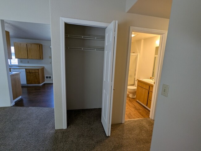 Building Photo - 61862 Avonlea Cir