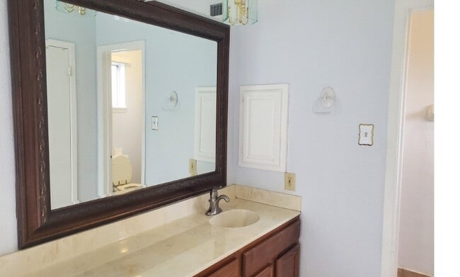 Building Photo - 5226 Moonshadows Dr
