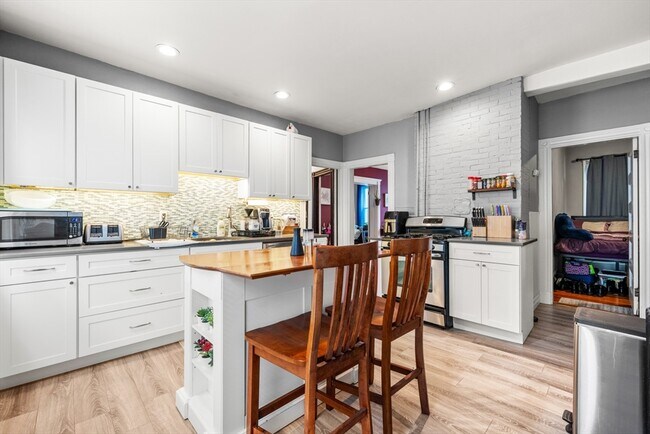 Building Photo - 21 Thornley St