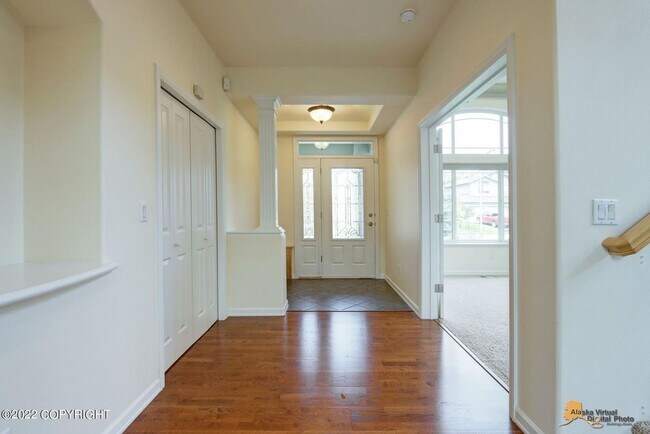 Building Photo - Stunning home conviently located by Eagle ...
