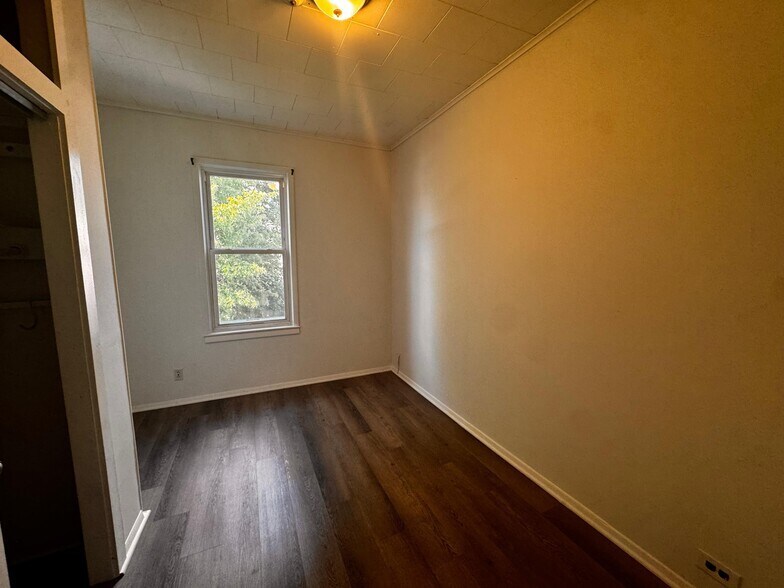 Building Photo - 346 Armstrong Ave
