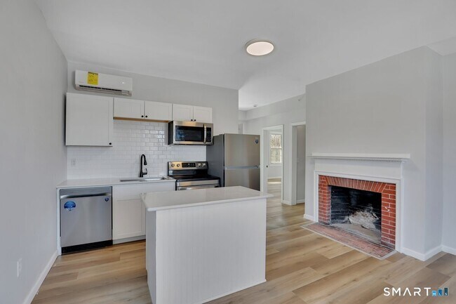 Building Photo - 192 Hartford Rd