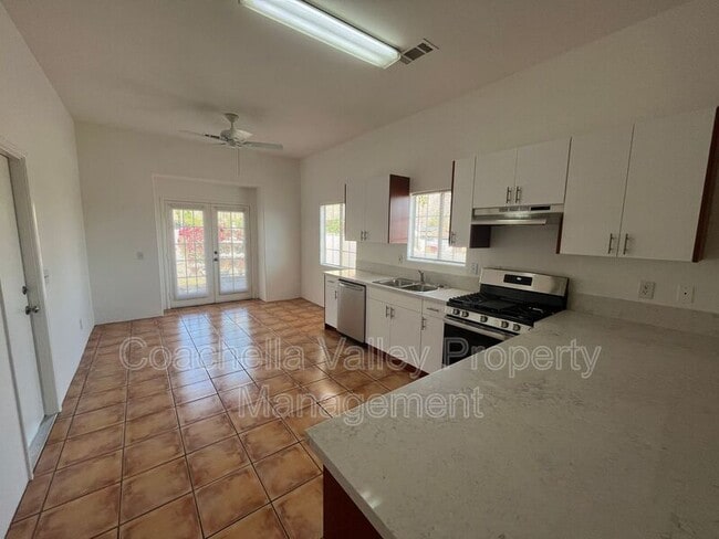 Building Photo - 53750 Avenida Alvarado