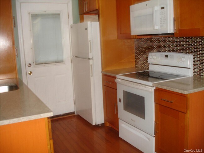 Building Photo - 253 Frederick Ave