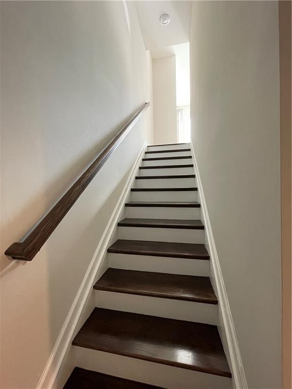 Building Photo - 581 Sunset Park Dr