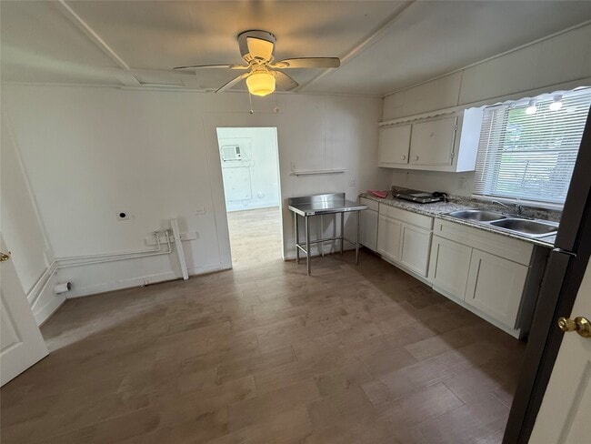 Building Photo - 119 Louis Davis Dr