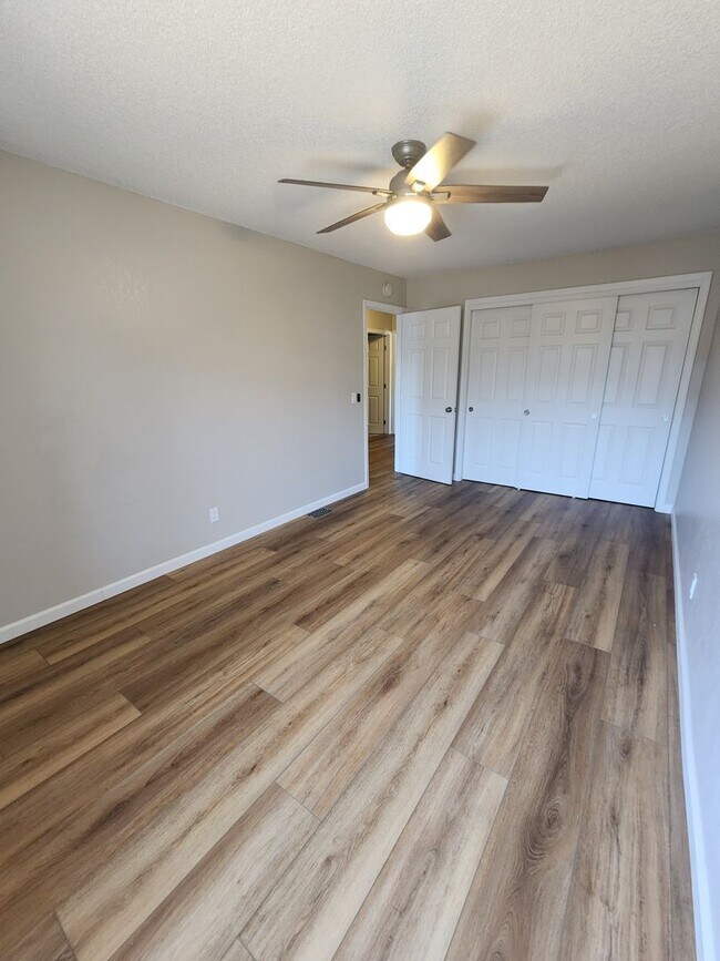 Building Photo - Royal Homes Two Story Condo Designer Quality
