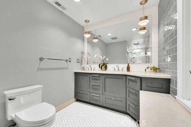 Building Photo - 2527 Canyon Dr