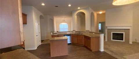 Building Photo - 1002 Mesquite Hollow Pl