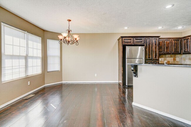 Building Photo - Beautiful all brick 3 bed 2 bath house in ...